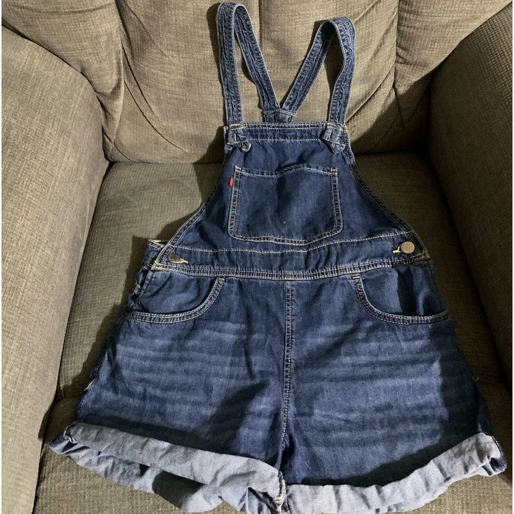 Girls Levi overall shorts. New without tag.